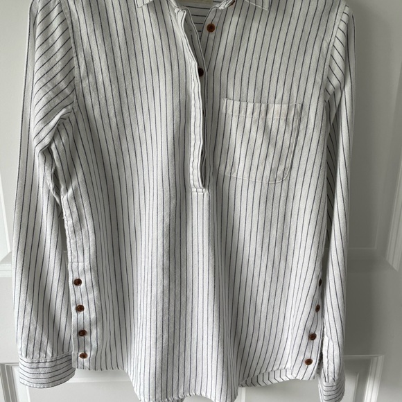 Marine Layer Organic Cotton White stripe pull over size medium - Picture 2 of 7